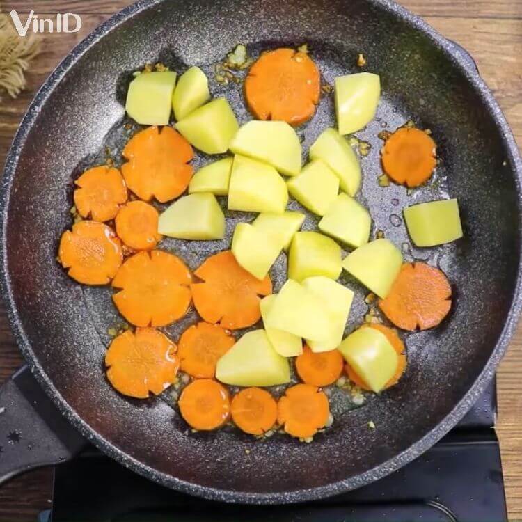 Xào sơ cà rốt, khoai tây