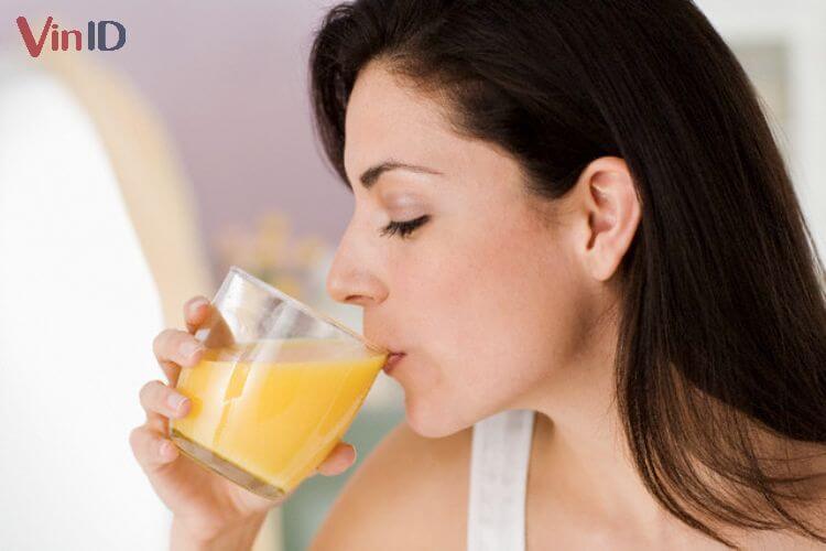 Người bị bệnh dạ dày nên cẩn thận khi ăn hoặc uống cam