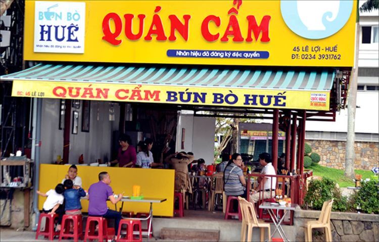 Đảm bảo ăn no nê quên lối về khi ghé thưởng thức bún bò Huế quán Cẩm