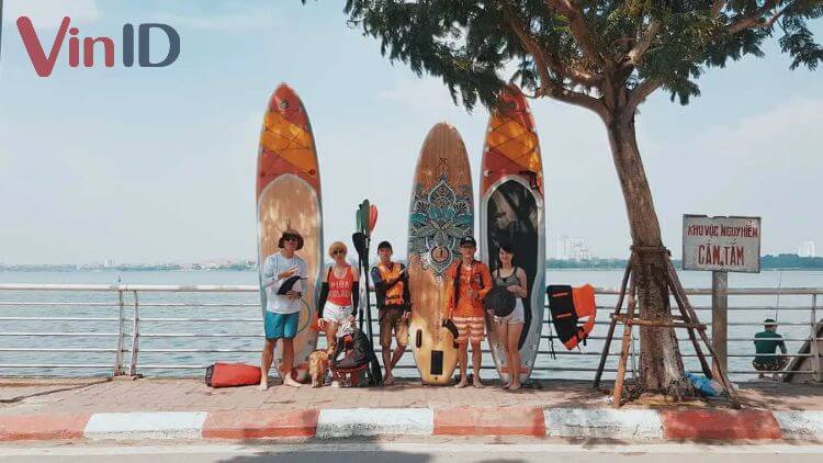 Hanoi Kayak Club là 1 trong 2 địa chỉ uy tín nhất cho thuê thuyền siêu sang Hồ Tây