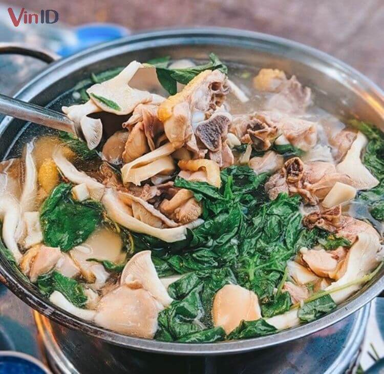 Lẩu gà lá é chuẩn vị Đà Lạt