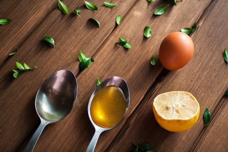 Cách làm đẹp da mặt bằng trứng gà và mật ong Cách làm đẹp da mặt bằng trứng gà và mật ong