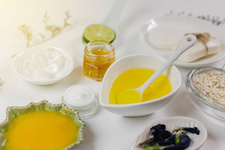 Cách làm đẹp da mặt bằng trứng gà và bơ Cách làm đẹp da mặt bằng trứng gà và bơ