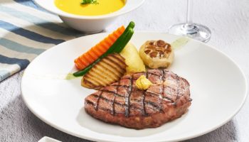 Le Monde Steak tặng ưu đãi 20.000 đồng cho steak combo trên app VinID
