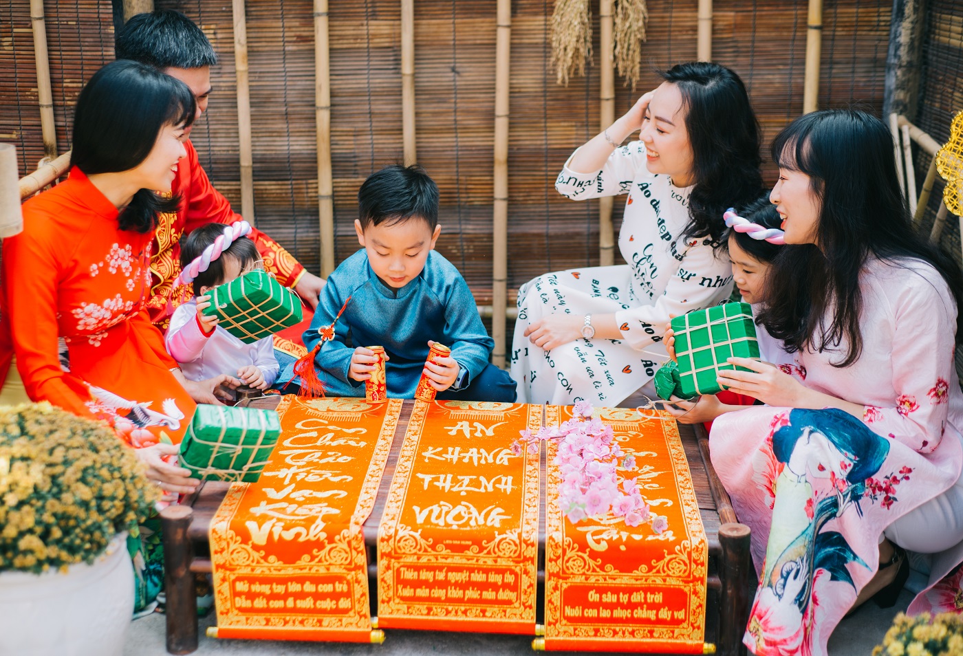 Mùng 1 Tết nên mặc áo màu gì hợp phong Thủy để cả năm luôn đỏ
