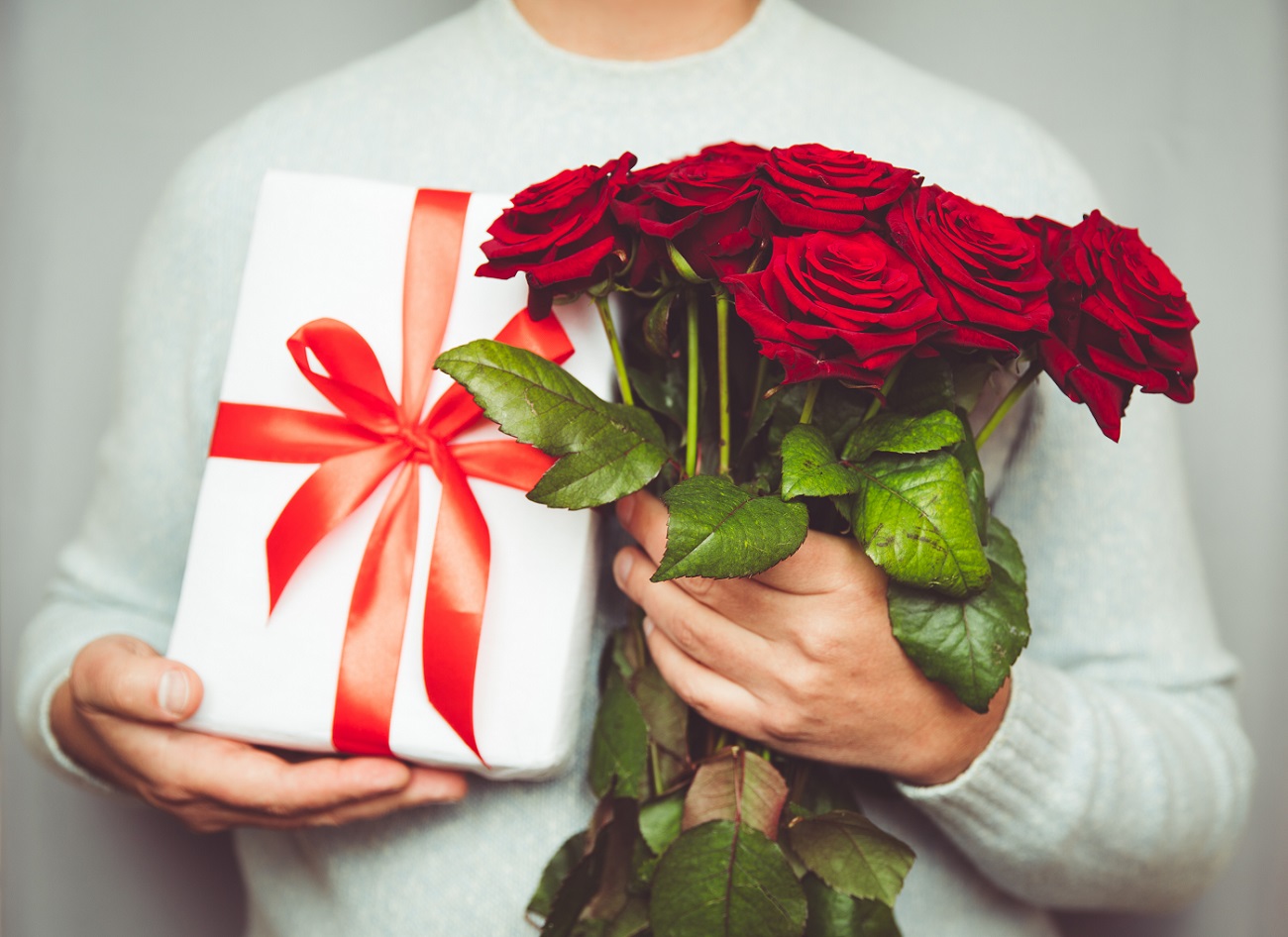 Lễ tình yêu 14/02 nên tặng quà valentine gì cho bạn gái ý nghĩa?