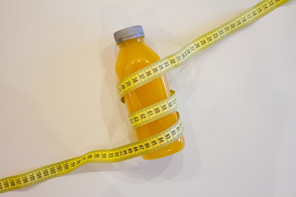 Uống nước cam có giảm được mỡ bụng không?