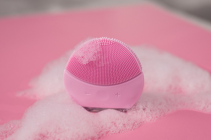 Tặng mẹ máy massage mặt, chăm sóc cơ thể