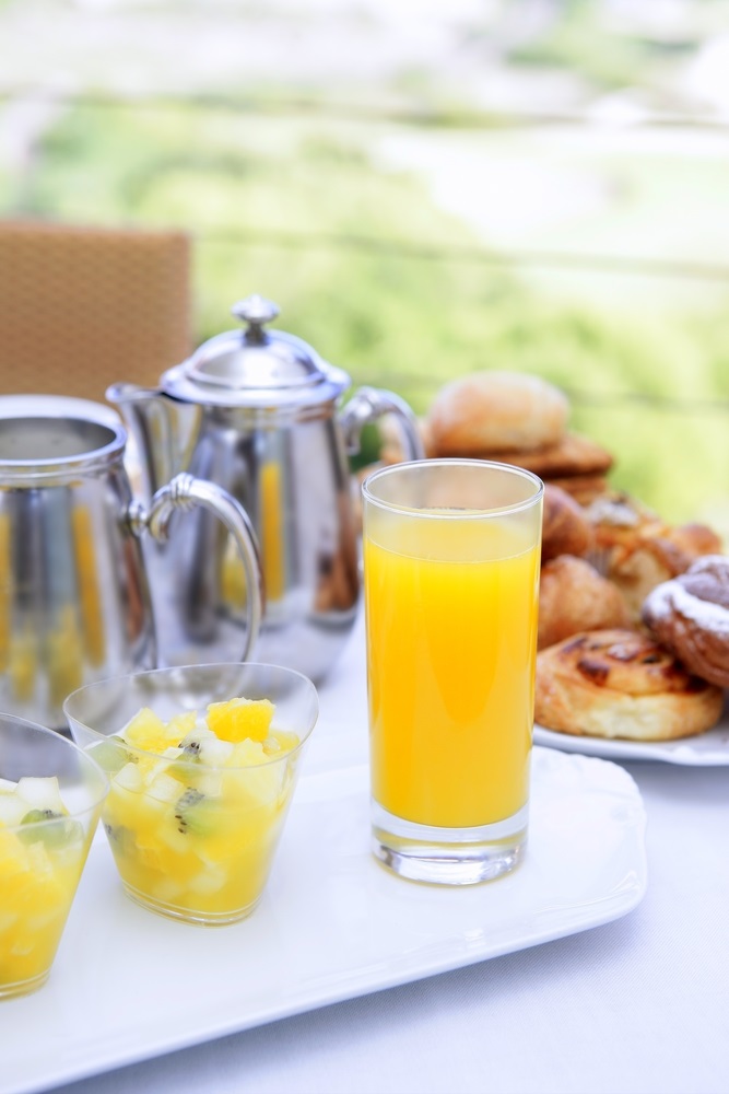 Uống nước cam buổi sáng tốt cho sức khỏe