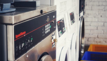 Ez Laundry ưu đãi giảm 250.000 đồng combo giặt 10 áo hoặc quần