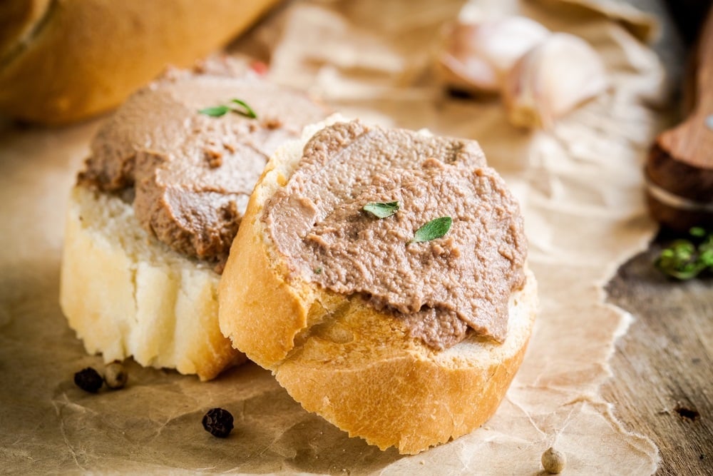 Cách chế biến gan heo để làm bánh mì pate thịt lợn thơm ngon?
