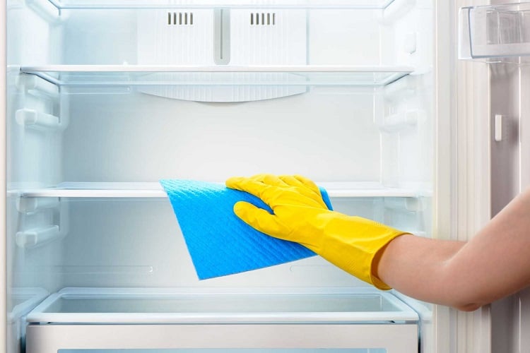 Cách vệ sinh khay chứa đồ trong tủ lạnh