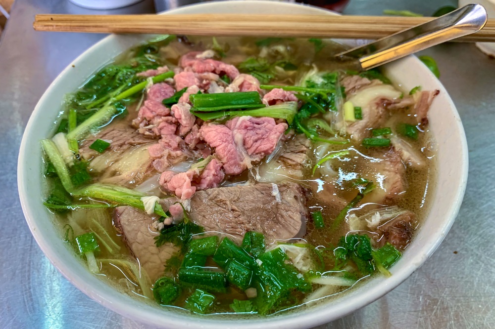 30++ món ngon Hà Nội: món ăn vặt đường phố, món cuốn, phở