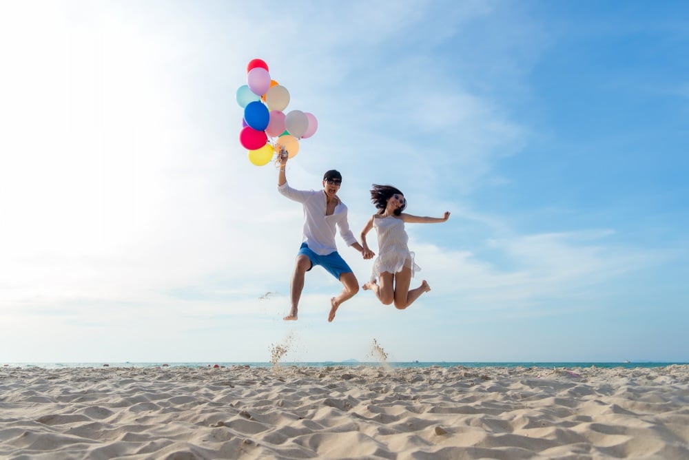 Làm gì để kỷ niệm ngày yêu nhau nồng nàn hơn với quà tặng và sự kiện ấn tượng?