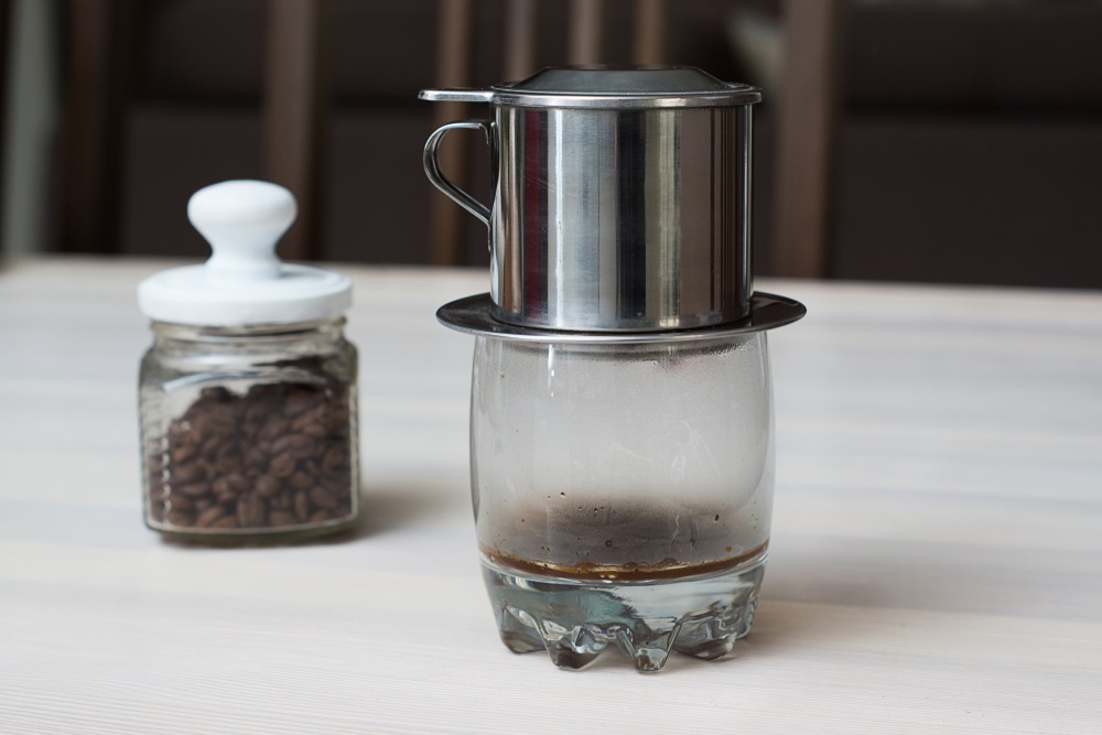 Hướng dẫn Cách pha cà phê phin chảy chậm tạo ra ly cà phê thơm ngon và đậm đà