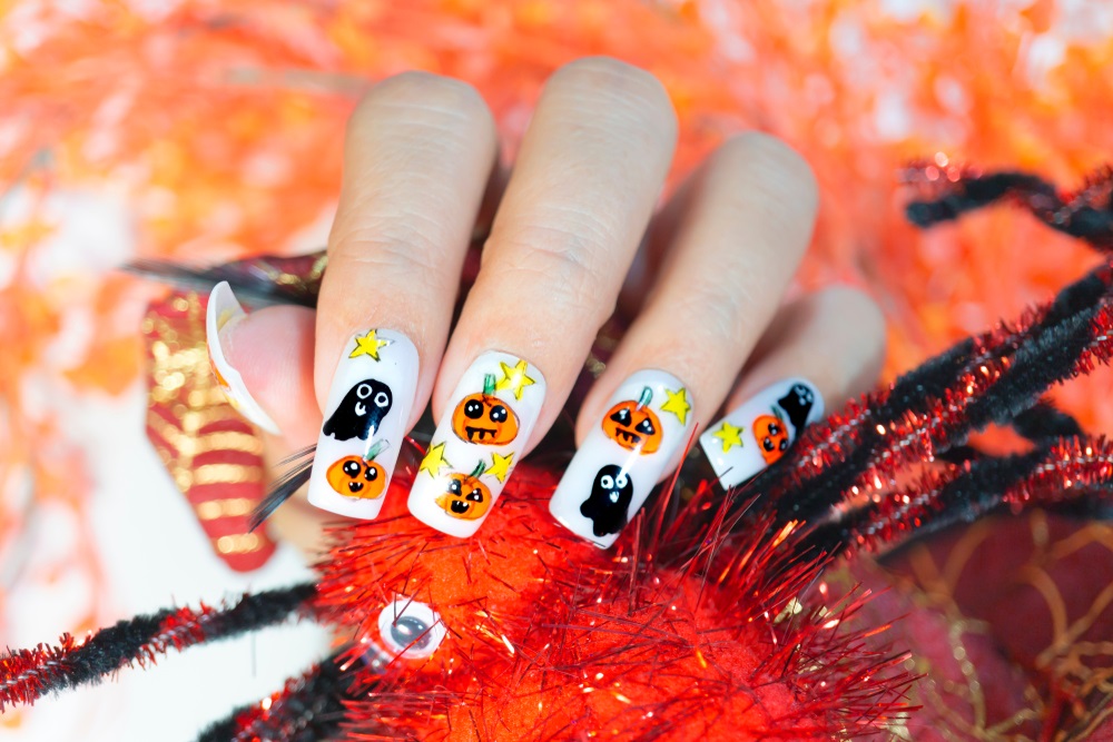 Muôn kiểu nail giúp bạn nổi bần bật ngày Halloween