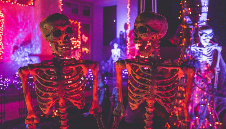 trang trí Halloween bằng xương