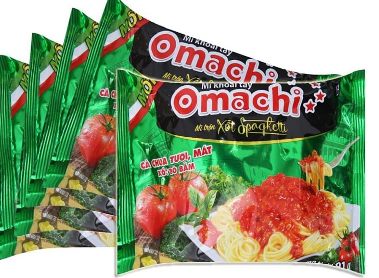 Có thể kết hợp món mì trộn Omachi với những loại rau và thịt nào để tăng tính dinh dưỡng cho bữa ăn?
