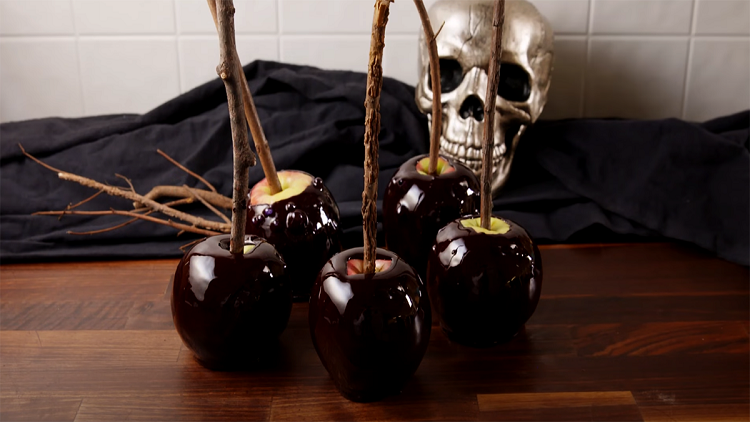 kẹo halloween “táo độc” cực lạ