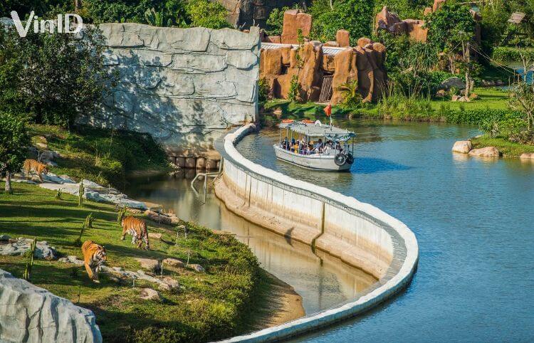 Du ngoạn bằng thuyền là nét độc đáo của River Safari