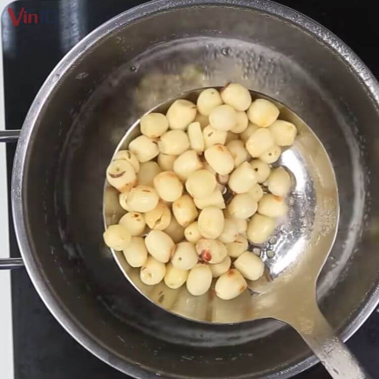 Cách nấu nướng xôi lá dứa phối hợp nằm trong phân tử sen