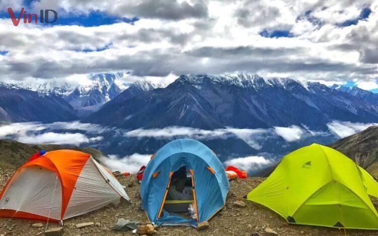 Khung cảnh cắm trại ở núi Dinh cực kỳ se lạnh, bạn nên trải nghiệm một lần