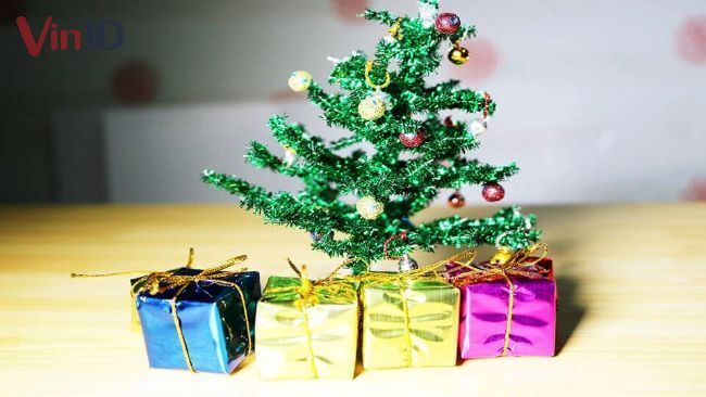 Cây thông noel bằng dây kim tuyến sợi cứng và kẽm