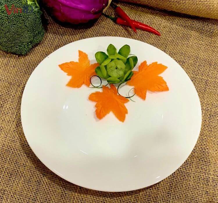 Trang trí đồ ăn từ hoa cà rốt