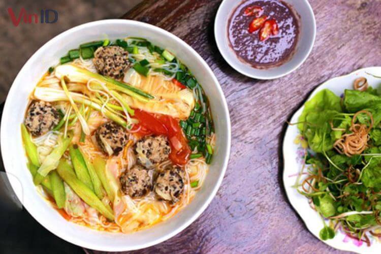 Bún sườn chua ngọt của sấu và nước xương ngọt