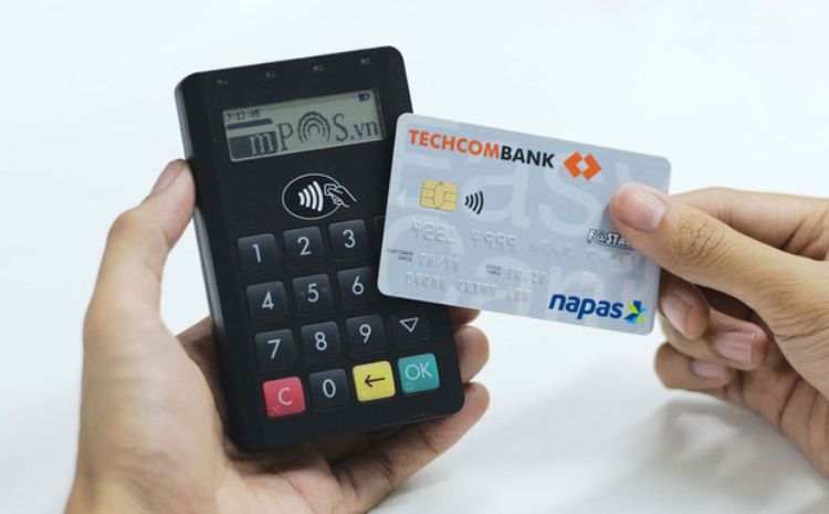 Thanh toán bằng thẻ chip Techcombank qua máy POS