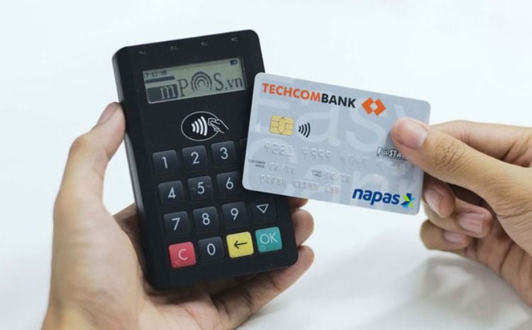 Thanh toán bằng thẻ chip Techcombank qua máy POS