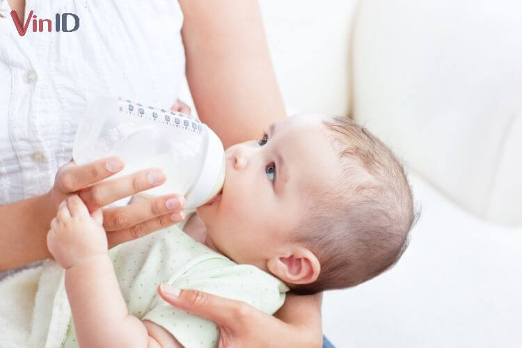 Sữa công thức sẽ giúp bé no lâu hơn, dễ dàng cai sữa cho bé