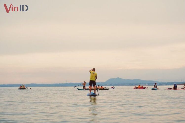 Chèo SUP trên Hồ Trị An