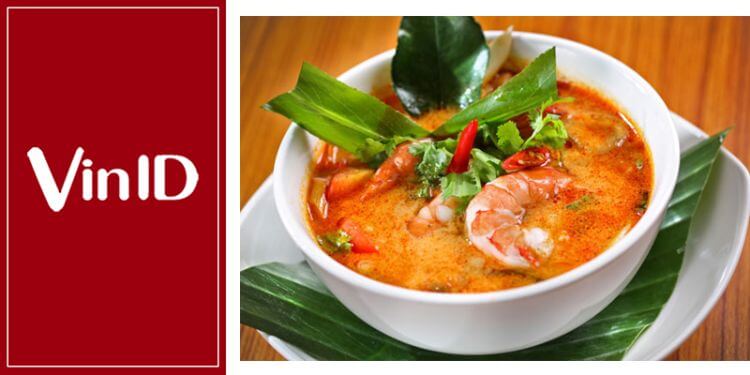Bún hải sản chua cay kiểu Thái