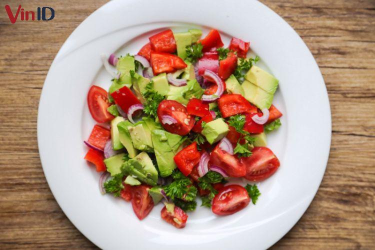 Món salad bơ cà chua giúp hỗ trợ giảm cân hiệu quả