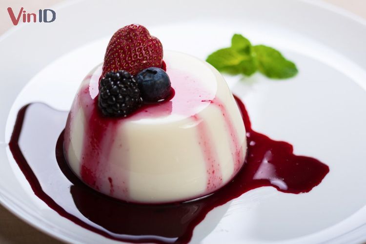 Bánh Panna Cotta là gì? Nguyên liệu làm Panna Cotta gồm những gì?