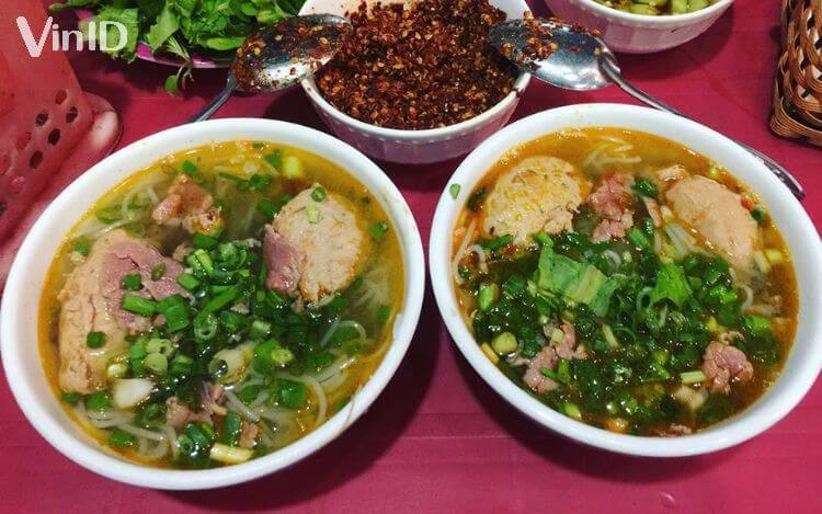 Bún bò O Cương - Chú Điệp là địa chỉ ăn sáng ở Huế ngon nổi tiếng