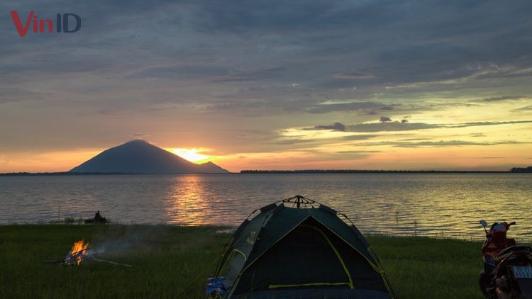 Cắm trại ở hồ Dầu Tiếng 