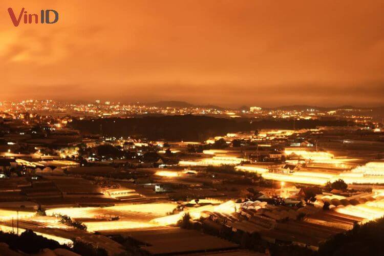  Nhà lồng - kinh đô ánh sáng của thành phố mờ sương