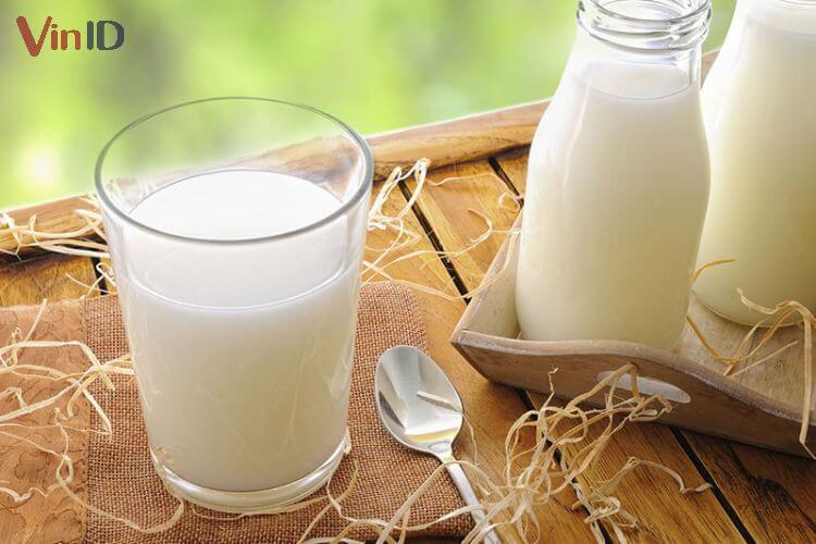 Uống sữa tươi và nước chanh giảm vị cay nhanh chóng