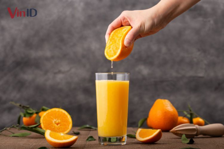 Hướng dẫn uống nước cam đúng cách 1