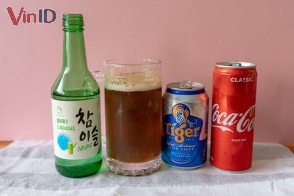 Pha chế rượu soju cùng bia và Coca