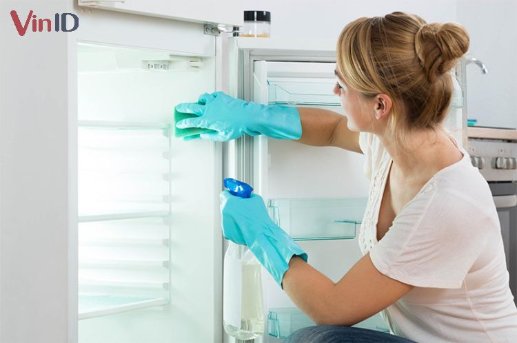 Vệ sinh tủ lạnh thường xuyên