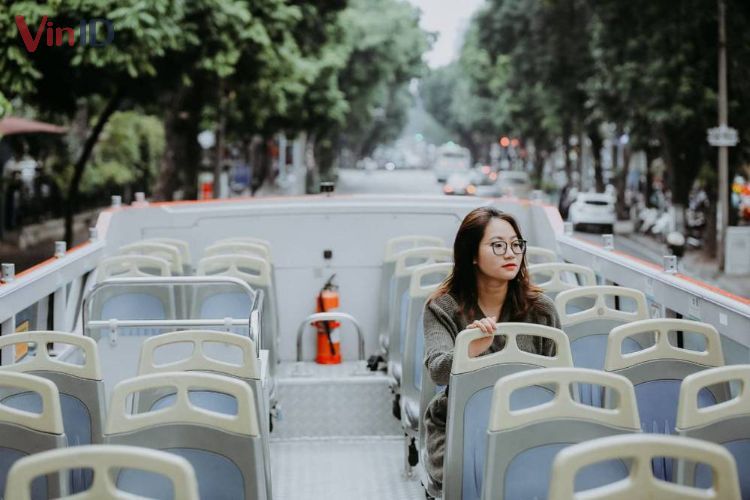 Ngồi yên trên xe bus 2 tầng