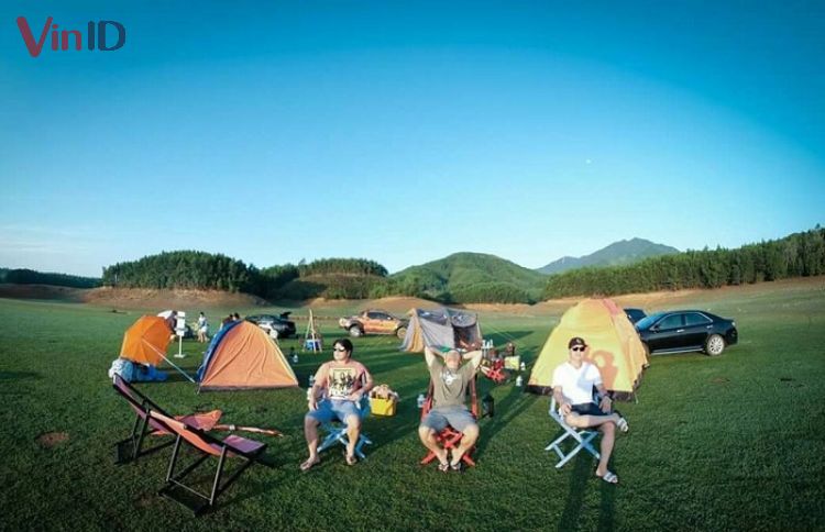 Cắm trại tại hồ Hòa Trung
