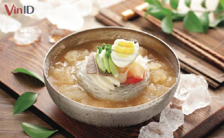Tô mì lạnh nước Naengmyeon thích hợp ăn ngày nóng