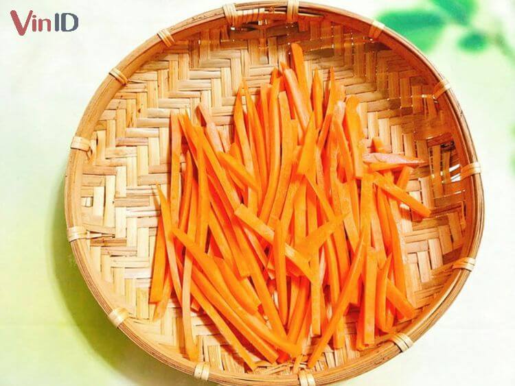Cà rốt cắt sợi dài vừa ăn