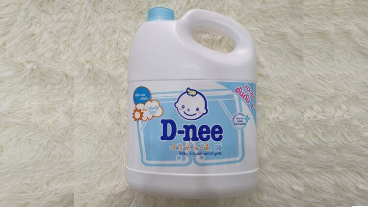 Nước giặt Dnee nổi tiếng về khả năng giặt sạch, lưu hương dịu nhẹ