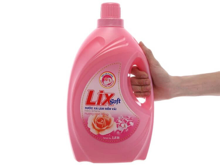 Can nước xả vải Lix mang đến mùi hương dịu nhẹ dài lâu