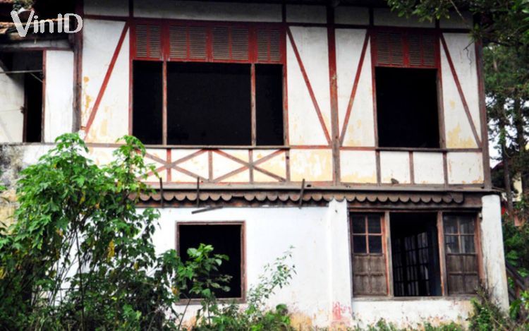 Nhà bỏ hoang trên đường Trần Quang Diệu